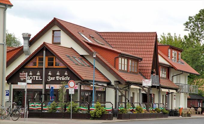 Hotel Zur Bruecke جرايفسفالد المظهر الخارجي الصورة